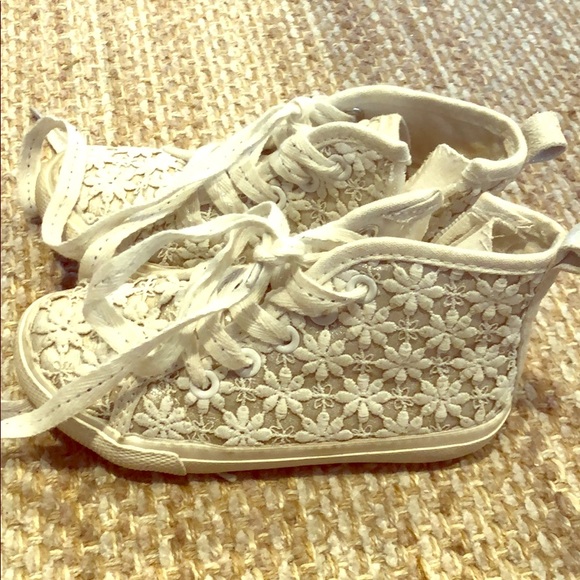 Floral lace high tops - Picture 1 of 2